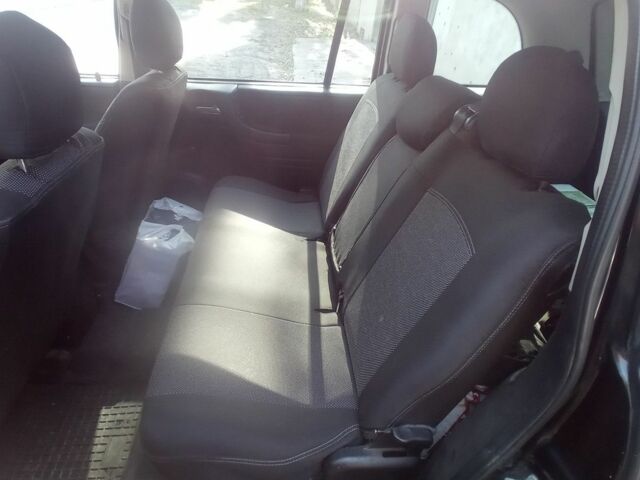 Черный Опель Зафира, объемом двигателя 2 л и пробегом 443 тыс. км за 2700 $, фото 8 на Automoto.ua