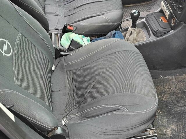 Черный Опель Зафира, объемом двигателя 2 л и пробегом 1 тыс. км за 3800 $, фото 5 на Automoto.ua