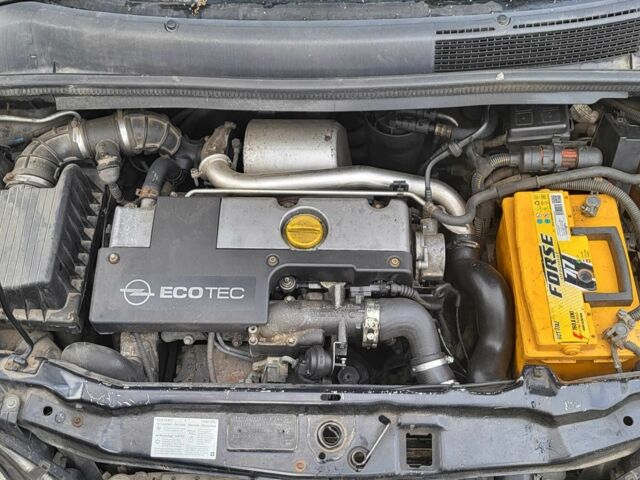 Черный Опель Зафира, объемом двигателя 2 л и пробегом 1 тыс. км за 3800 $, фото 1 на Automoto.ua