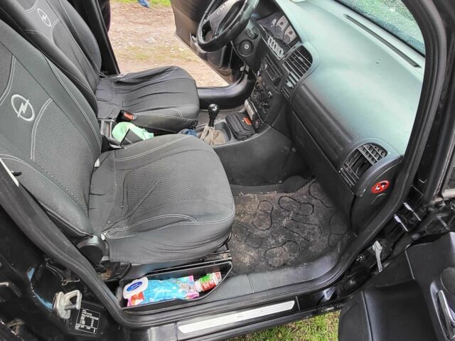 Черный Опель Зафира, объемом двигателя 2 л и пробегом 1 тыс. км за 3800 $, фото 4 на Automoto.ua