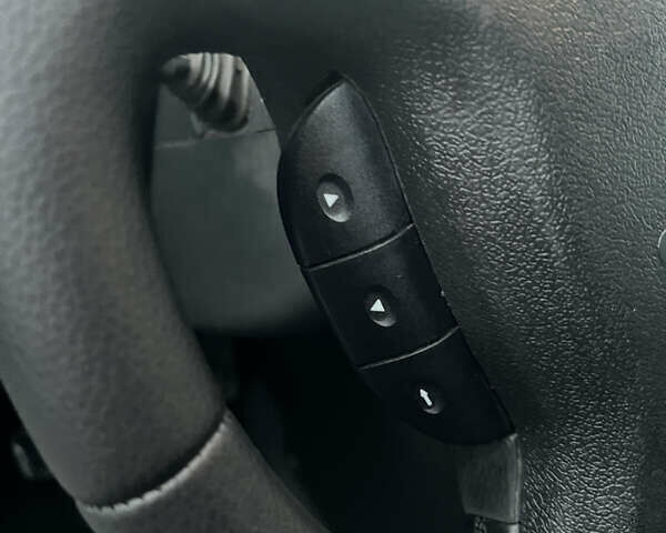 Черный Опель Зафира, объемом двигателя 2.2 л и пробегом 342 тыс. км за 4299 $, фото 15 на Automoto.ua