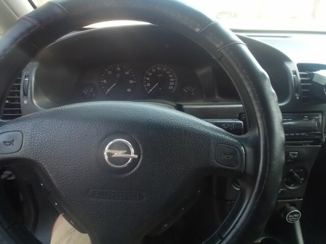 Черный Опель Зафира, объемом двигателя 2 л и пробегом 443 тыс. км за 2700 $, фото 7 на Automoto.ua