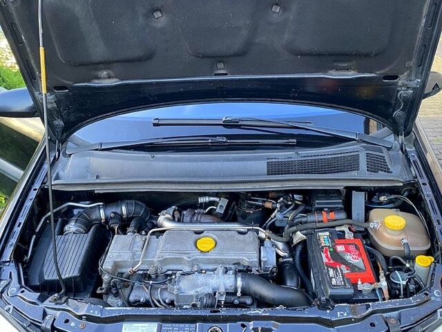 Чорний Опель Зафіра, об'ємом двигуна 2 л та пробігом 355 тис. км за 4000 $, фото 11 на Automoto.ua