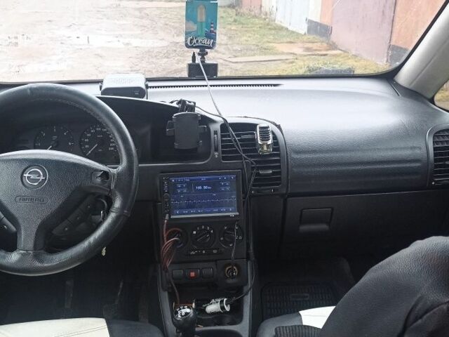 Черный Опель Зафира, объемом двигателя 2.2 л и пробегом 480 тыс. км за 3200 $, фото 3 на Automoto.ua