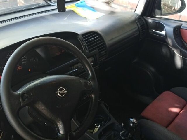 Черный Опель Зафира, объемом двигателя 1.8 л и пробегом 250 тыс. км за 1100 $, фото 5 на Automoto.ua