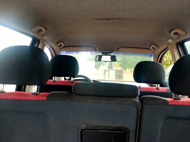 Черный Опель Зафира, объемом двигателя 1.6 л и пробегом 321 тыс. км за 3700 $, фото 11 на Automoto.ua