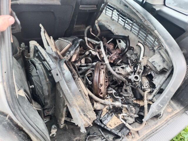 Черный Опель Зафира, объемом двигателя 2.2 л и пробегом 300 тыс. км за 700 $, фото 10 на Automoto.ua