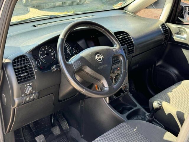 Черный Опель Зафира, объемом двигателя 1.8 л и пробегом 194 тыс. км за 4790 $, фото 18 на Automoto.ua