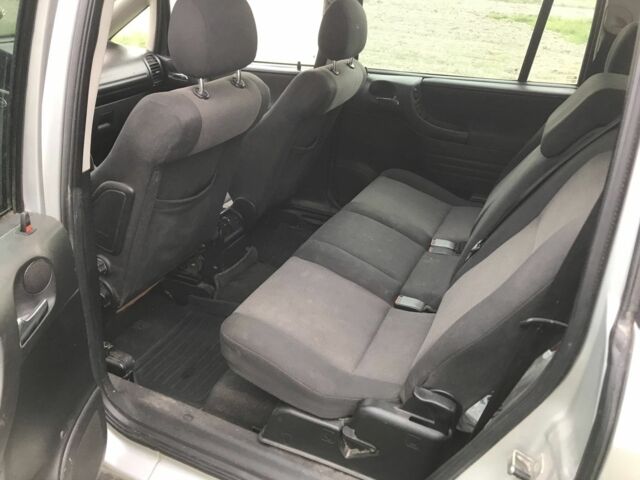 Черный Опель Зафира, объемом двигателя 2.2 л и пробегом 300 тыс. км за 700 $, фото 4 на Automoto.ua