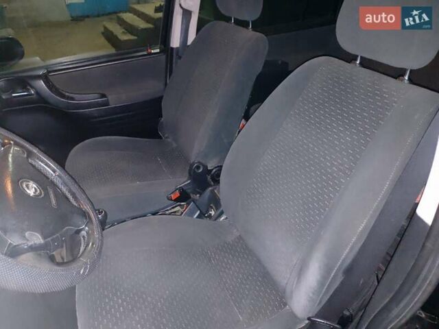 Черный Опель Зафира, объемом двигателя 2 л и пробегом 360 тыс. км за 2550 $, фото 4 на Automoto.ua