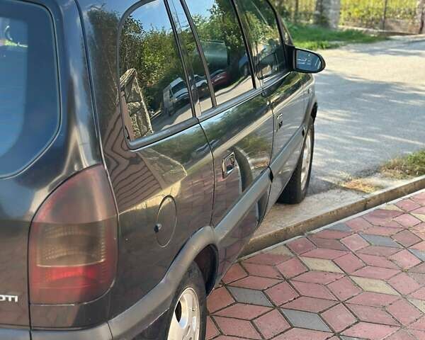 Чорний Опель Зафіра, об'ємом двигуна 2.2 л та пробігом 298 тис. км за 3600 $, фото 5 на Automoto.ua