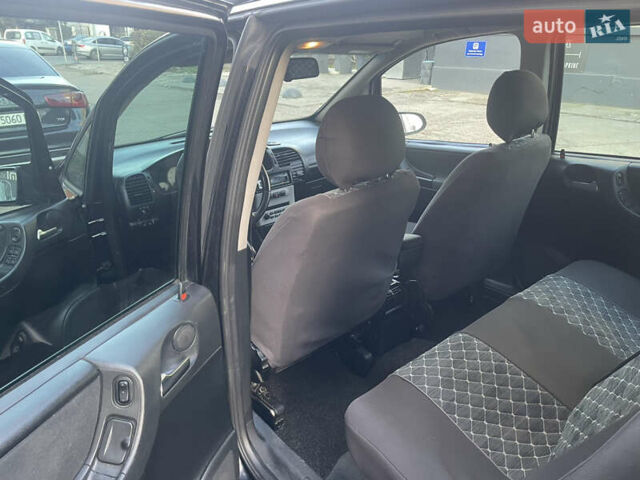 Черный Опель Зафира, объемом двигателя 2 л и пробегом 400 тыс. км за 4000 $, фото 5 на Automoto.ua