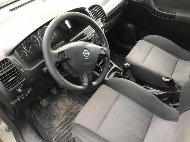 Черный Опель Зафира, объемом двигателя 2.2 л и пробегом 300 тыс. км за 700 $, фото 5 на Automoto.ua