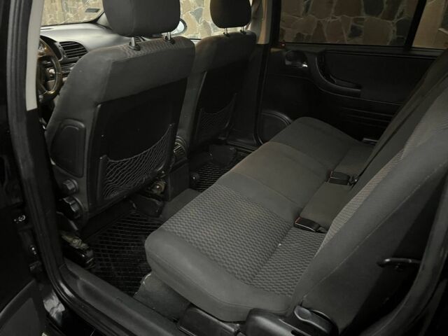 Черный Опель Зафира, объемом двигателя 2.2 л и пробегом 270 тыс. км за 3100 $, фото 4 на Automoto.ua