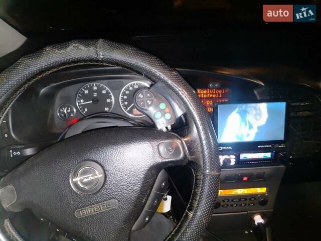 Черный Опель Зафира, объемом двигателя 2 л и пробегом 360 тыс. км за 2550 $, фото 3 на Automoto.ua