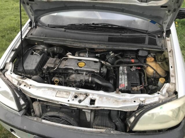 Черный Опель Зафира, объемом двигателя 2.2 л и пробегом 300 тыс. км за 700 $, фото 7 на Automoto.ua