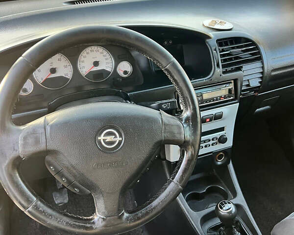 Черный Опель Зафира, объемом двигателя 2 л и пробегом 400 тыс. км за 4000 $, фото 8 на Automoto.ua