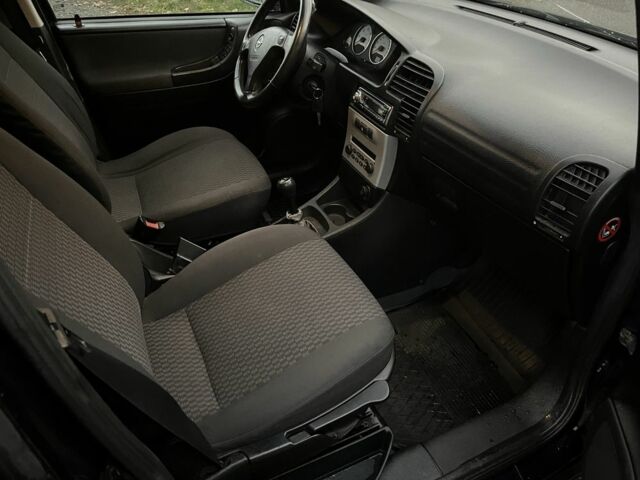 Черный Опель Зафира, объемом двигателя 2.2 л и пробегом 270 тыс. км за 3100 $, фото 1 на Automoto.ua