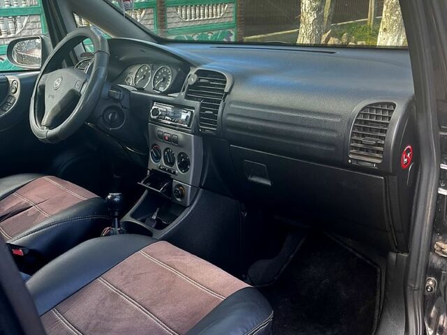 Черный Опель Зафира, объемом двигателя 2 л и пробегом 0 тыс. км за 3200 $, фото 3 на Automoto.ua