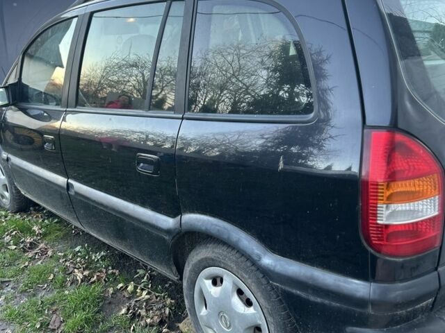 Черный Опель Зафира, объемом двигателя 2 л и пробегом 316 тыс. км за 3500 $, фото 5 на Automoto.ua