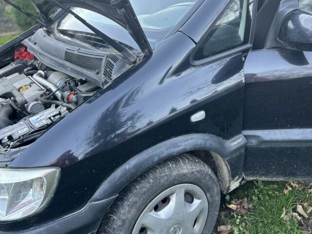 Черный Опель Зафира, объемом двигателя 2 л и пробегом 316 тыс. км за 3500 $, фото 3 на Automoto.ua