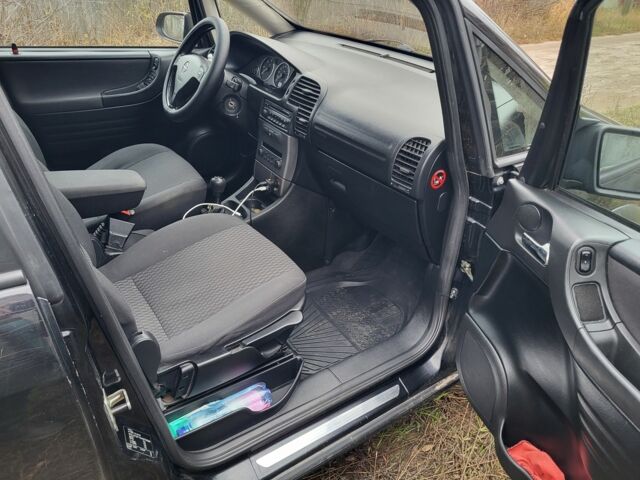 Чорний Опель Зафіра, об'ємом двигуна 2 л та пробігом 281 тис. км за 2500 $, фото 8 на Automoto.ua