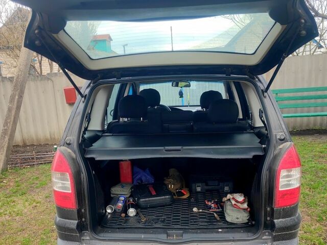 Черный Опель Зафира, объемом двигателя 1.6 л и пробегом 200 тыс. км за 4800 $, фото 2 на Automoto.ua