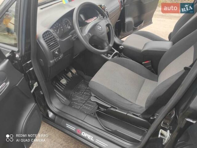 Черный Опель Зафира, объемом двигателя 1.6 л и пробегом 289 тыс. км за 4500 $, фото 8 на Automoto.ua
