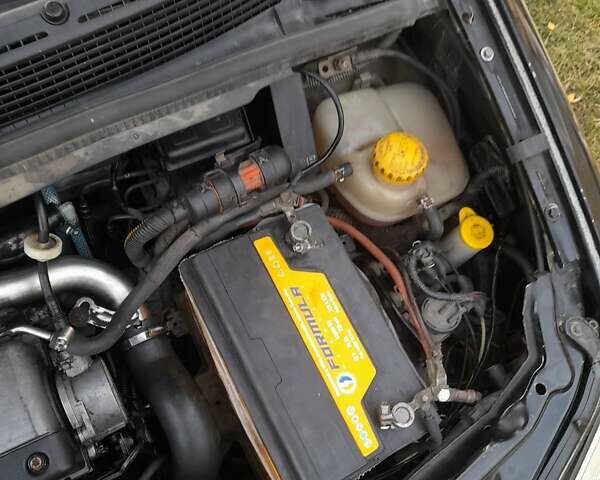 Черный Опель Зафира, объемом двигателя 2 л и пробегом 300 тыс. км за 4100 $, фото 5 на Automoto.ua