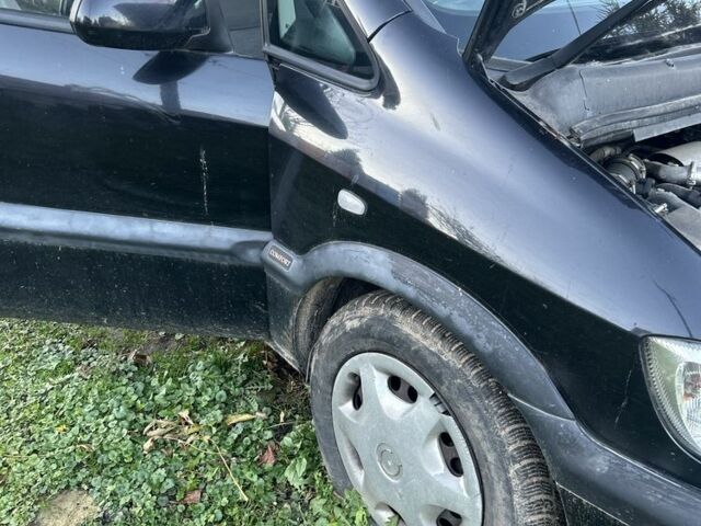 Черный Опель Зафира, объемом двигателя 2 л и пробегом 316 тыс. км за 3500 $, фото 1 на Automoto.ua