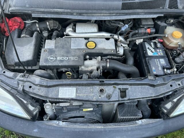 Черный Опель Зафира, объемом двигателя 2 л и пробегом 316 тыс. км за 3500 $, фото 2 на Automoto.ua