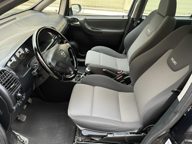 Черный Опель Зафира, объемом двигателя 2.2 л и пробегом 305 тыс. км за 2999 $, фото 4 на Automoto.ua