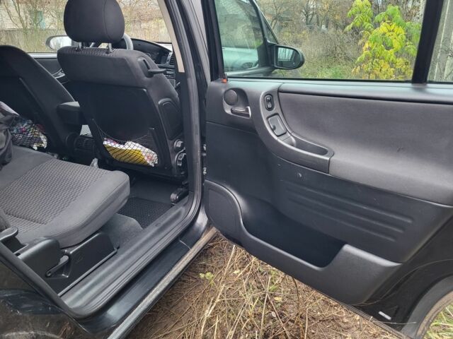 Чорний Опель Зафіра, об'ємом двигуна 2 л та пробігом 281 тис. км за 2500 $, фото 9 на Automoto.ua