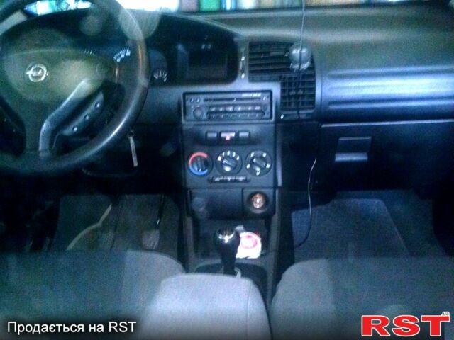 Черный Опель Зафира, объемом двигателя 1.8 л и пробегом 189 тыс. км за 4700 $, фото 4 на Automoto.ua