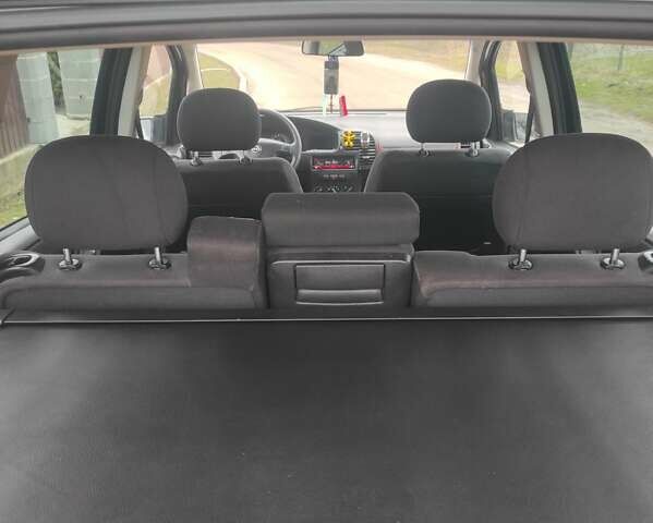 Черный Опель Зафира, объемом двигателя 1.6 л и пробегом 289 тыс. км за 4500 $, фото 6 на Automoto.ua