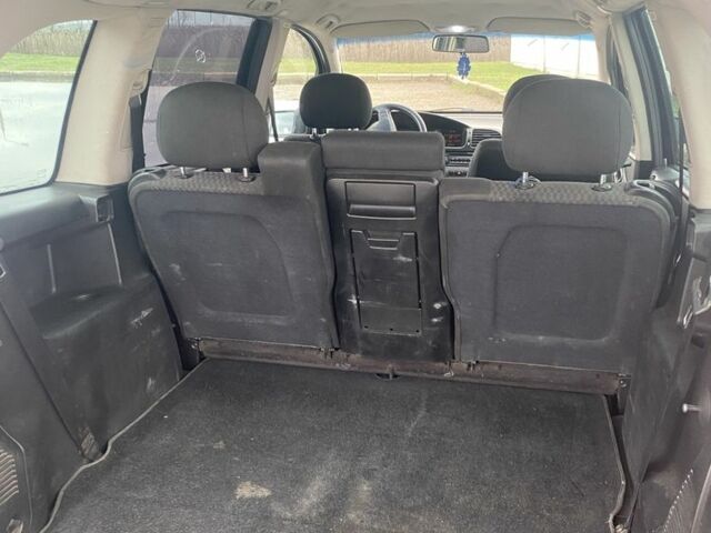 Черный Опель Зафира, объемом двигателя 2 л и пробегом 287 тыс. км за 2450 $, фото 9 на Automoto.ua