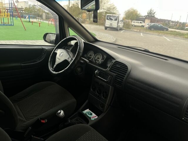 Черный Опель Зафира, объемом двигателя 2.2 л и пробегом 350 тыс. км за 1950 $, фото 3 на Automoto.ua