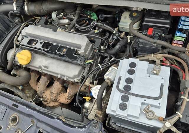 Черный Опель Зафира, объемом двигателя 1.8 л и пробегом 208 тыс. км за 4350 $, фото 10 на Automoto.ua