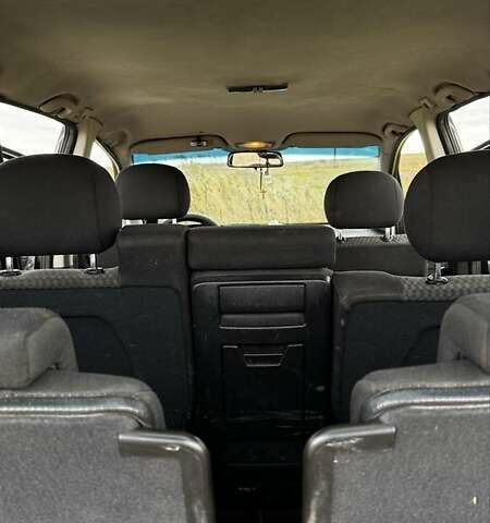 Черный Опель Зафира, объемом двигателя 2 л и пробегом 370 тыс. км за 3800 $, фото 2 на Automoto.ua