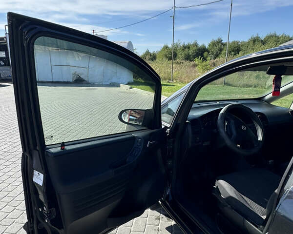 Черный Опель Зафира, объемом двигателя 2 л и пробегом 264 тыс. км за 4200 $, фото 5 на Automoto.ua