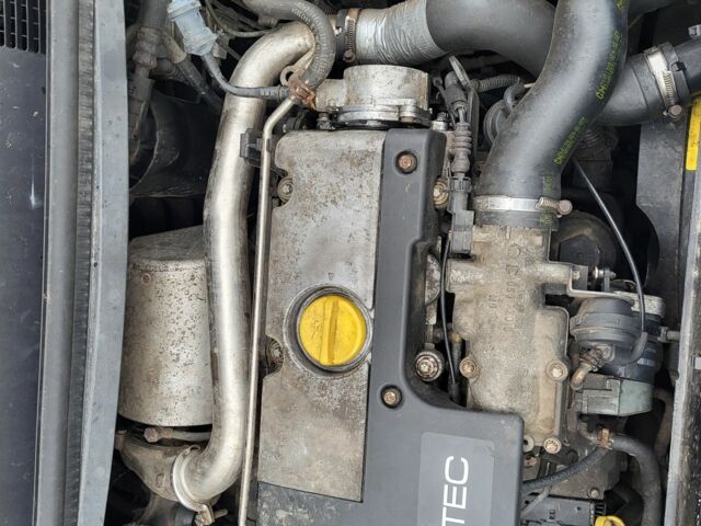 Чорний Опель Зафіра, об'ємом двигуна 2 л та пробігом 281 тис. км за 2500 $, фото 13 на Automoto.ua