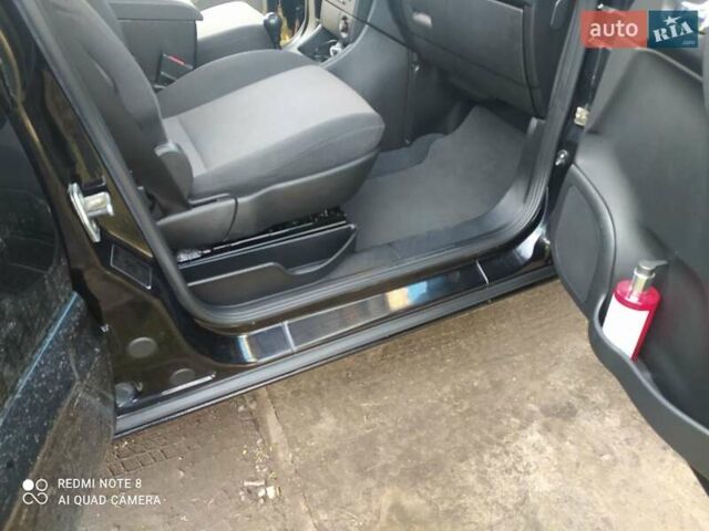 Черный Опель Зафира, объемом двигателя 1.6 л и пробегом 289 тыс. км за 4500 $, фото 12 на Automoto.ua