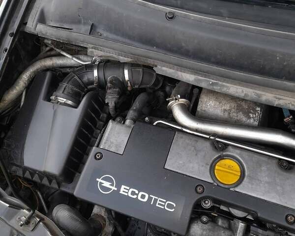 Черный Опель Зафира, объемом двигателя 2 л и пробегом 300 тыс. км за 4100 $, фото 2 на Automoto.ua