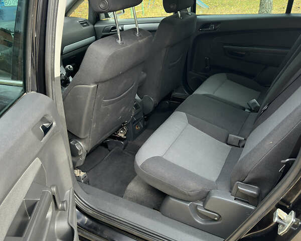 Черный Опель Зафира, объемом двигателя 1.8 л и пробегом 167 тыс. км за 5300 $, фото 15 на Automoto.ua