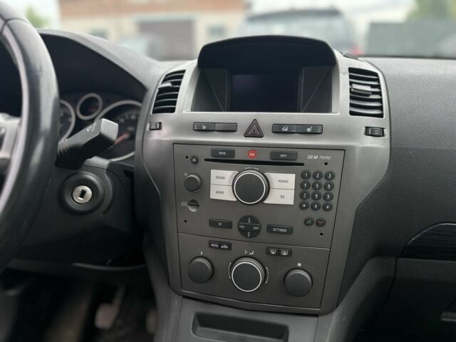 Черный Опель Зафира, объемом двигателя 1.9 л и пробегом 208 тыс. км за 3000 $, фото 9 на Automoto.ua