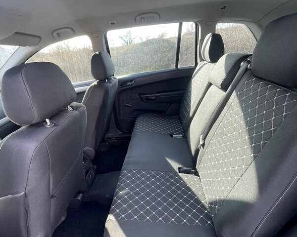 Черный Опель Зафира, объемом двигателя 2.2 л и пробегом 225 тыс. км за 5500 $, фото 7 на Automoto.ua