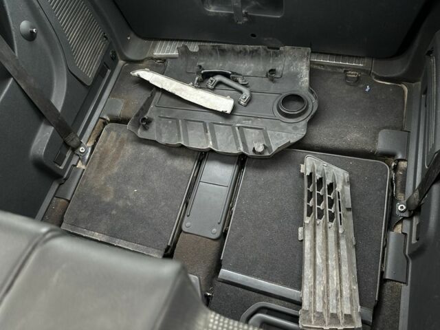 Черный Опель Зафира, объемом двигателя 1.9 л и пробегом 208 тыс. км за 3000 $, фото 13 на Automoto.ua