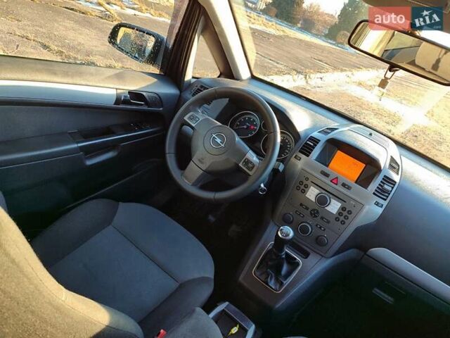 Черный Опель Зафира, объемом двигателя 1.6 л и пробегом 245 тыс. км за 4999 $, фото 24 на Automoto.ua