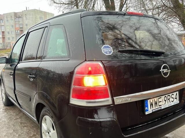 Черный Опель Зафира, объемом двигателя 1.9 л и пробегом 350 тыс. км за 2299 $, фото 3 на Automoto.ua