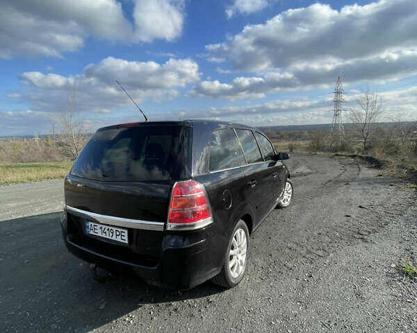 Черный Опель Зафира, объемом двигателя 2.2 л и пробегом 225 тыс. км за 5500 $, фото 4 на Automoto.ua